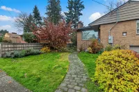 Bright 1BR Near UW & Local Parks - Bungalows