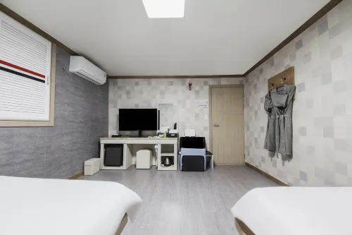 Samcheok Port Motel - Motels