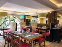 Emporio Reforma Hotels near Revolution Monument