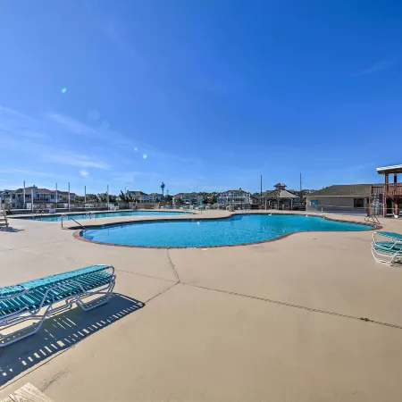 Coastal Home w/ Community Pool < 2 Miles to Beach!