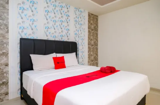 RedDoorz @ Panglima Sudirman Hotels in Surabaya