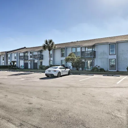 Pool & Tennis: Walkable Fernandina Beach Escape