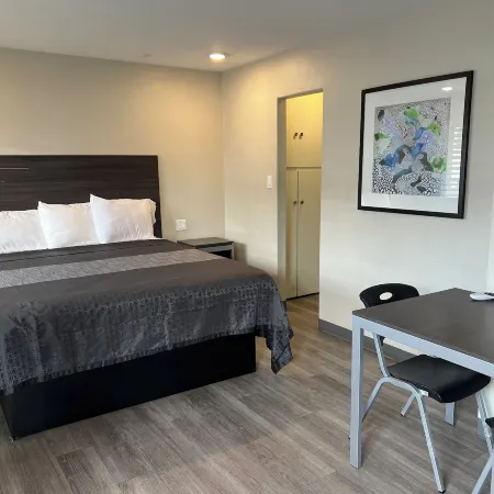 Cloud 9 Inn - El Cielo Inn