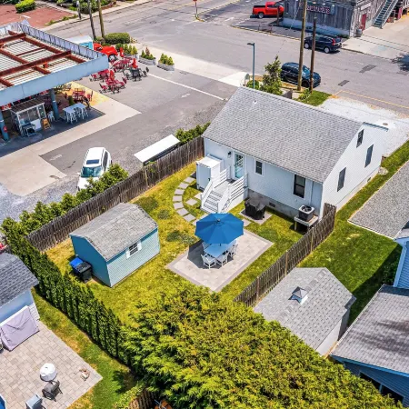 Beautiful Cape May Cottage Walk to Beach and Mall!