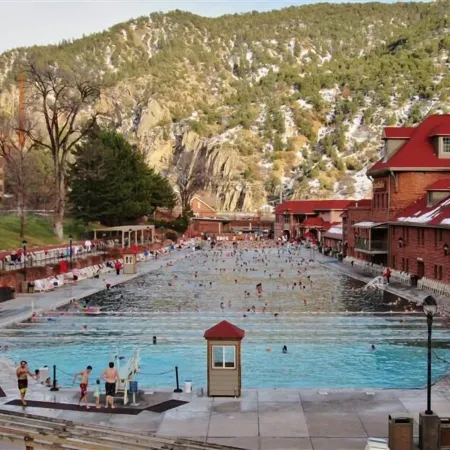 Cozy Central Glenwood Springs Condo w/ 2 Decks!