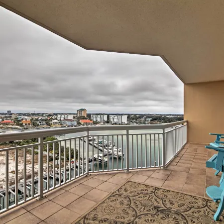 Beachfront Destin Condo w/ Pool & Harbor View!