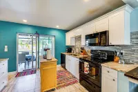 3 Mi to Barefoot Beach! Haven w/ Pet-friendly Yard - Homestays