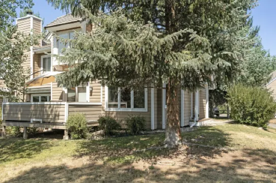 470 Homestead Unit 13 2 Bedroom Townhouse