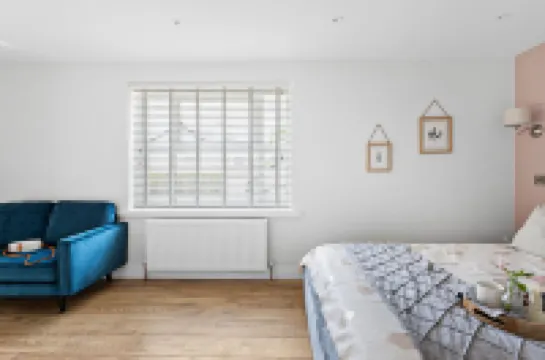 Coombe Bank - Seaboard Spirit, Contemporary Chic with Parking Close to Beach