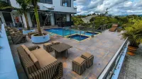 The Palms Hotel - Pools