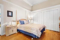 Bright Historic Apartment | 2 Blocks to Downtown - parking