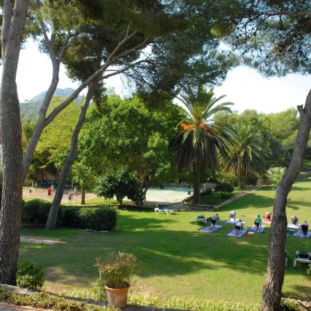 Beach Club Font de Sa Cala Отели рядом с достопримечательностью «Пляж Кала-Торта»