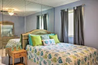 St Croix Home w/ Caribbean Views - 1 Mi to Beach - 3-stjärniga