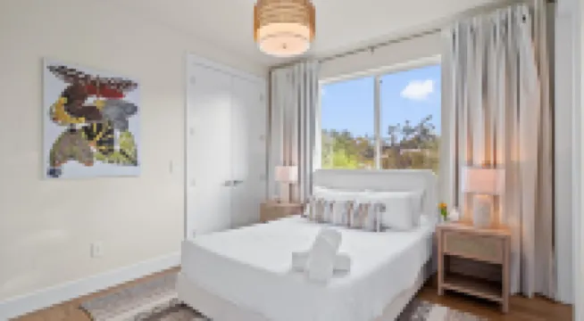 Private Pool and Hot Tub Oasis - Stunning Low-Allergen Retreat