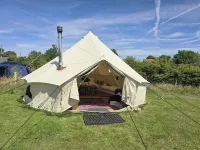 XL Bell Tent - Sleeps 6 - Log Burner - Parking - Homestays