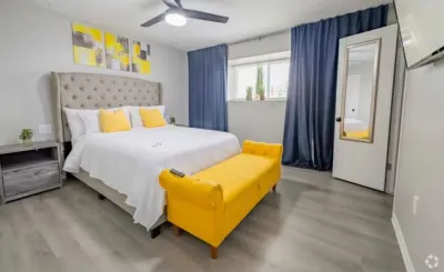 Beautiful Contemporary Suite #07 Hotel a 