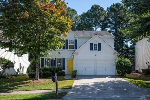 Pet-friendly 3BR w Porch & Grill Weekday Deals!