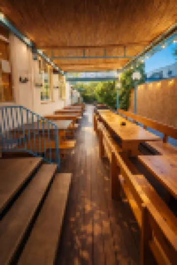 Sunflower Beach Backpacker Hostel & Bar