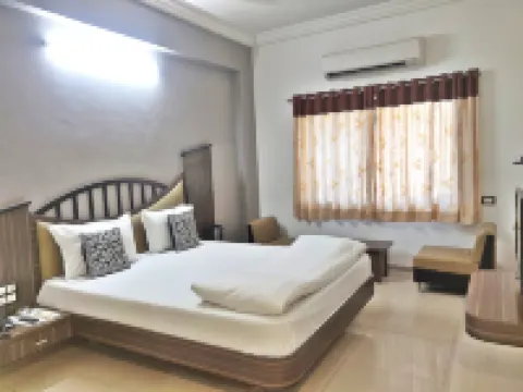 Damji Hotel デブブホミ・ドワーカのホテル