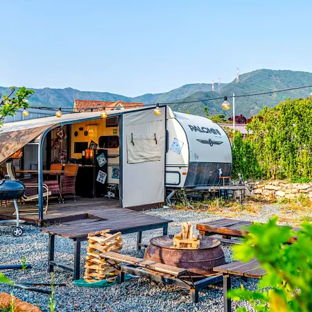 Cheongdo Havi Caravan Glamping Pool Villa