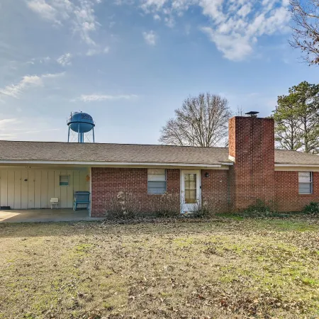 2 Mi to MSU Campus! Family Abode w/ Spacious Yard