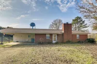 2 Mi to MSU Campus! Family Abode w/ Spacious Yard - 2-Star