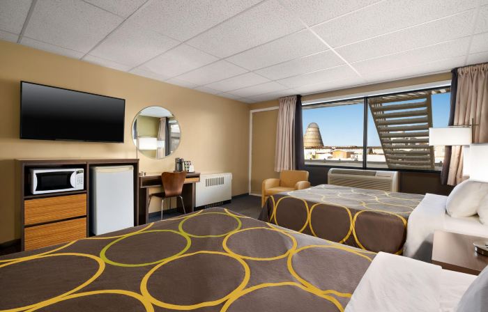 Super 8 by Wyndham Hearst on