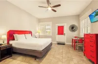 Key West Style Cottage - with pool/hot-tub