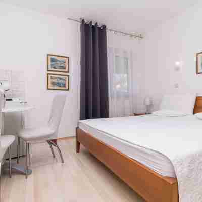 Apartment and Rooms Ana Rooms