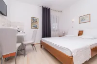 Apartment and Rooms Ana