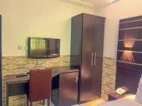 Creestar Hotel and Suites