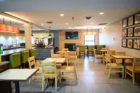 Country Inn & Suites by Radisson, Greenfield, IN - Aamiainen