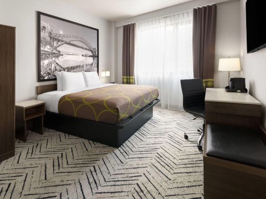 Super 8 by Wyndham Bronx Near Stadium