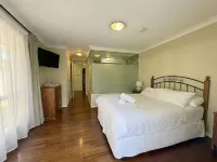 98 Steps to the Beach - Retreat with Pool Access