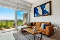 5th-floor apt Near the Ocean With Infinity Rooftop Pool, Balcony, Washer/dryer
