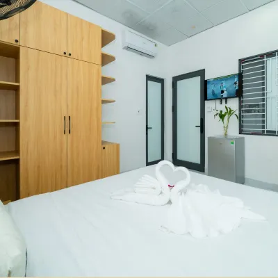 Green Homestay Hotels near Marble Sculptures