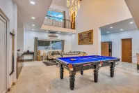 ELIVAAS Valiyaveetil Mansion 5 BHK - مسبح خاص