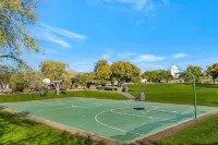 Serene Vacation Home - Trails, Golf & Dining!