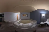 Coratel Inn and Suites By Jasper Eagan St Paul Airport & Mall of America - Hot Tub