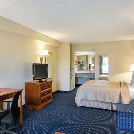 Quality Inn Troutville - Roanoke North Отели в г. Ботетот