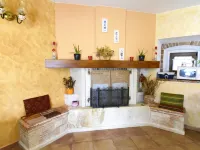Lovely ground-floor flat with shared pool in Tar 타르 호텔