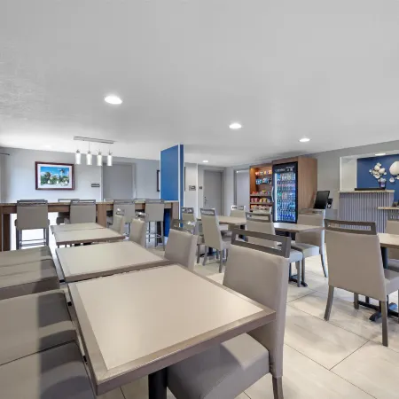Best Western Fort Lauderdale Airport/Cruise Port Отели рядом с достопримечательностью «Глав. библиотека и культурный инфоцентр Броварда»