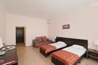 Mezonin Hotel - parking