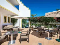 Vale d'El Rei Hotel & Villas Hotel dekat Pantai Vale Centeanes