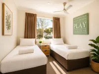 Abby’s Beach Villa Hotels in Broadwater