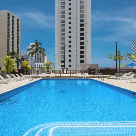 Remodeled 1Br Near Waikiki Beach with Free Parking!
