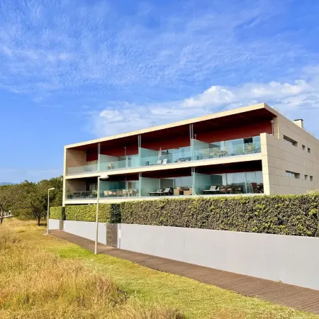 T2 Luxury in front of the beach