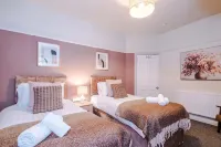 Charming City Centre 3 Bed Flat High St Location - 3-Star
