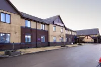Premier Inn Blackpool Airport - parking
