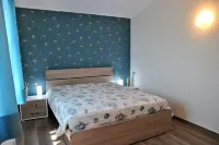 Dinky Home Air-Conditioned Penthouse with Sea View Terrace